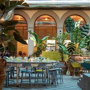 https://25hours-hotel-piazza-san-paolino.it-tuscanyhotel.com