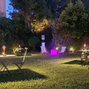 https://villa-riari.it-romehotels.com